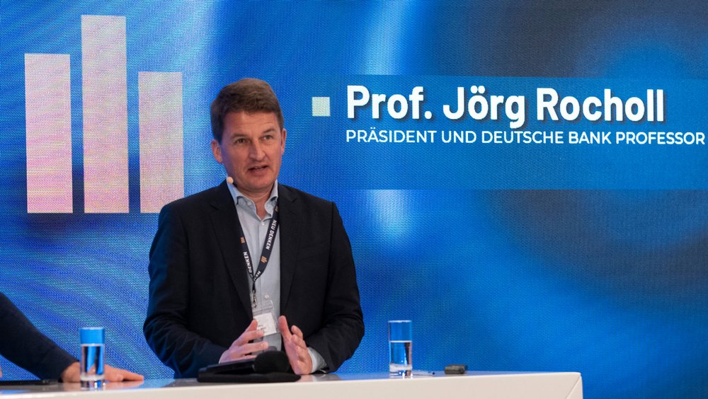 Prof. Jörg Rocholl, Präsident und Deutsche Bank Professor in Sustainable Finance an der ESMT Berlin, spricht über die nächste Generation von Wirtschaftslenkern
