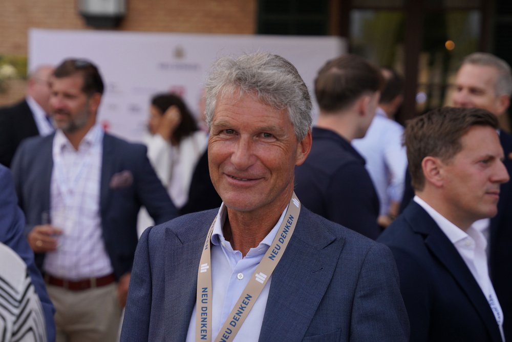 Die Teilnehmer des Forums in angeregtem Austausch während der Veranstaltung.