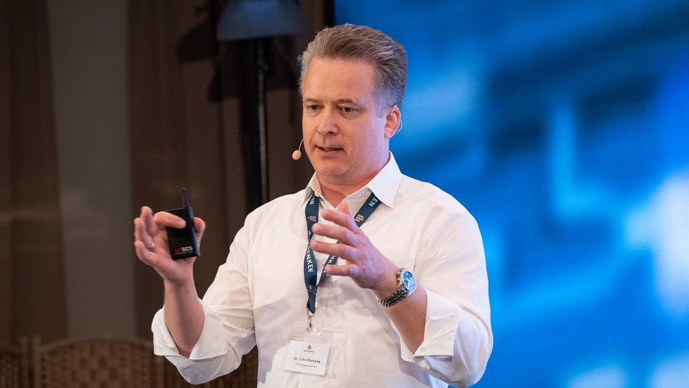 Dr. Lars Brzoska, CEO der Jungheinrich AG, spricht über die Fabriken der Zukunft