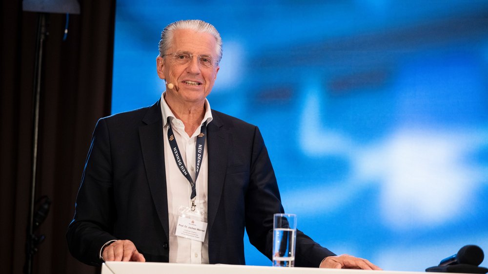 Prof. Dr. Jochen Werner, Ärztlicher Direktor und Vorstandsvorsitzender des Universitätsklinikums Essen, spricht darüber, wie der medizinische Fortschritt durch KI revolutioniert werden kann