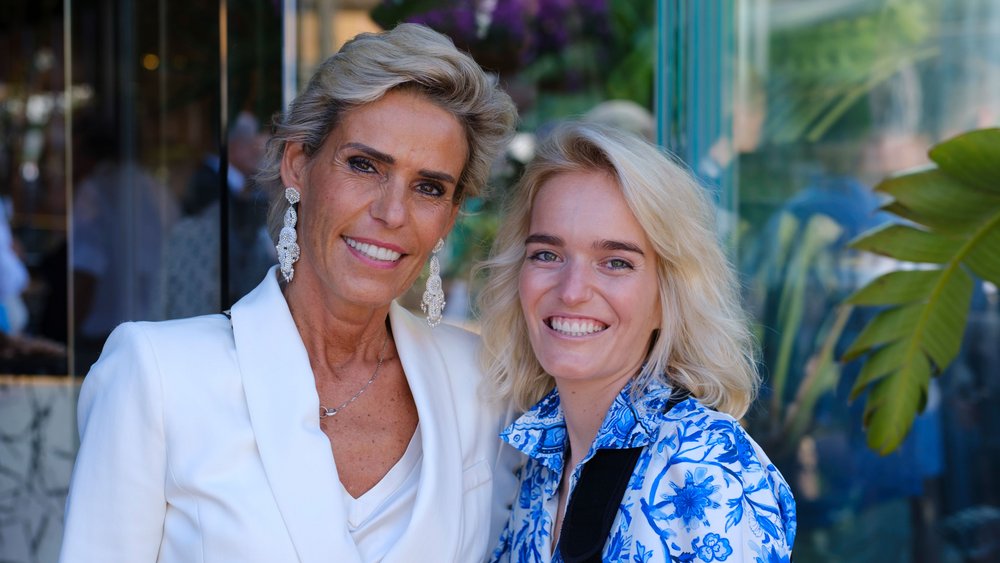 Yvonne Plattes mit Tochter Annika Plattes im Restaurant YARA in Puerto Portals